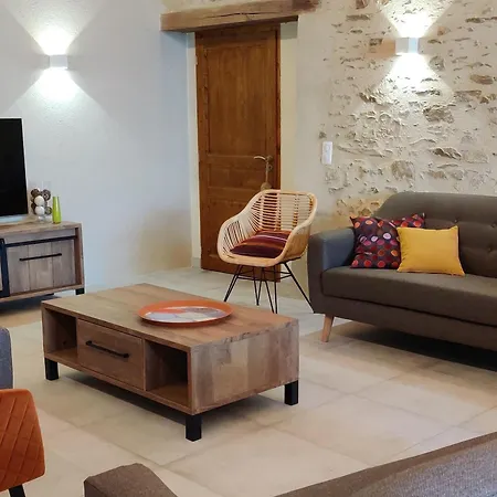 Semesterbostad Renove Avec Piscine Interieure, Accessible Pmr, En Plein Coeur Du Bocage Vendeen. - Fr-1-426-536 *