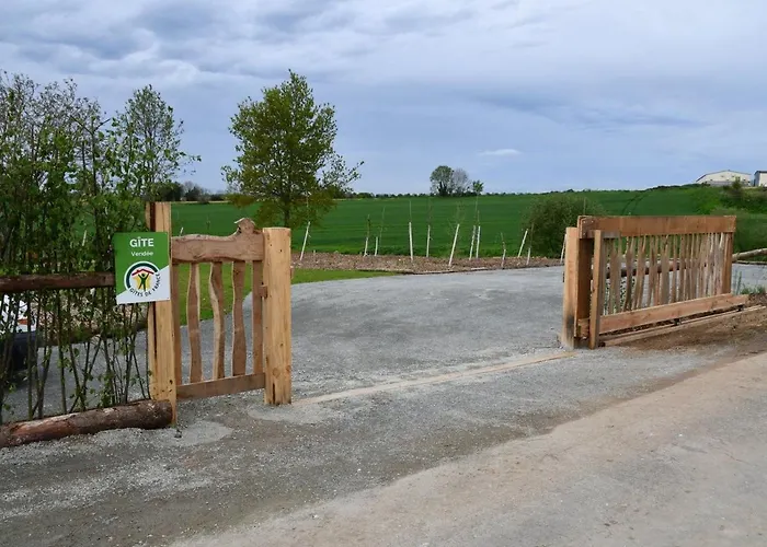 Renove Avec Piscine Interieure, Accessible Pmr, En Plein Coeur Du Bocage Vendeen. - Fr-1-426-536 * Cheffois