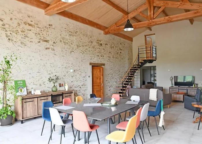 Renove Avec Piscine Interieure, Accessible Pmr, En Plein Coeur Du Bocage Vendeen. - Fr-1-426-536 Prázdninový dům Cheffois