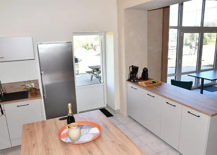 Renove Avec Piscine Interieure, Accessible Pmr, En Plein Coeur Du Bocage Vendeen. - Fr-1-426-536 Prázdninový dům Cheffois