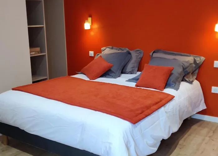 Renove Avec Piscine Interieure, Accessible Pmr, En Plein Coeur Du Bocage Vendeen. - Fr-1-426-536 * Cheffois