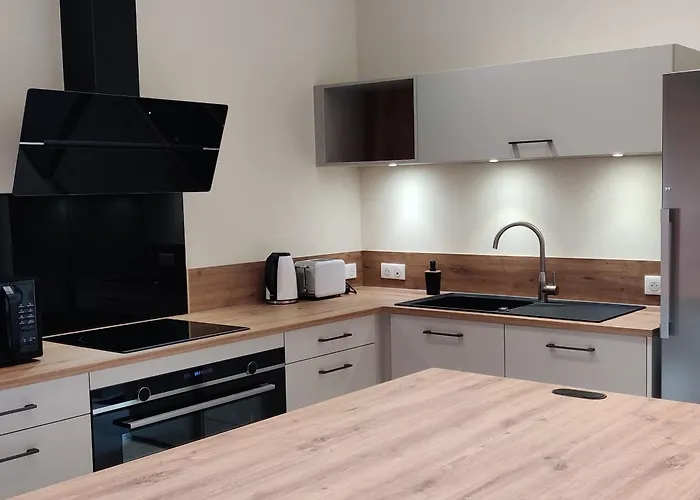 Renove Avec Piscine Interieure, Accessible Pmr, En Plein Coeur Du Bocage Vendeen. - Fr-1-426-536 Prázdninový dům *